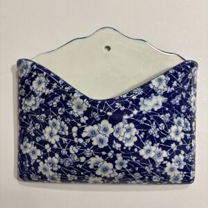 Vintage Blue & White Calico Chintz Ceramic Wall Pocket Hanging Envelope Vase EUC